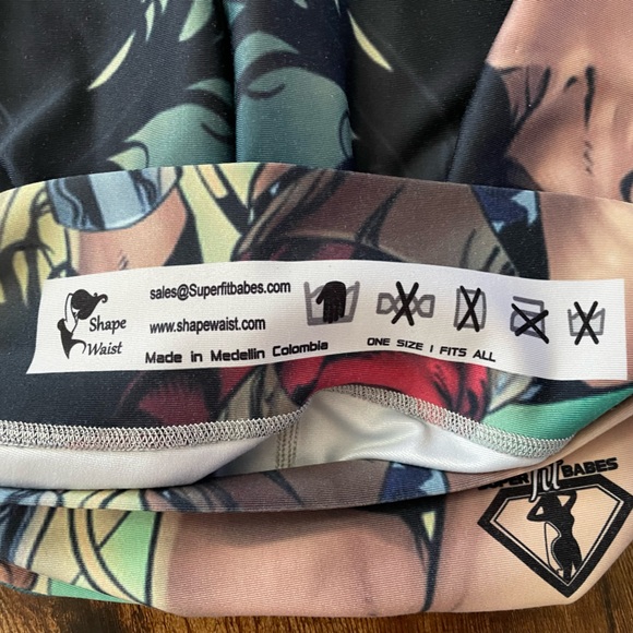 Wonder Woman Workout Leggings - Picture 4 of 4